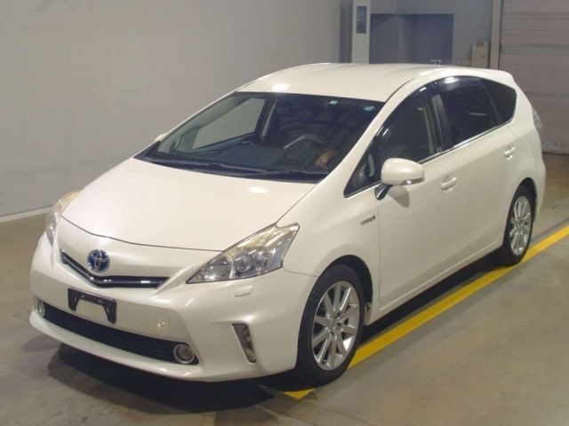 519 Toyota Prius alpha ZVW41W 2013 г. (TAA Yokohama)